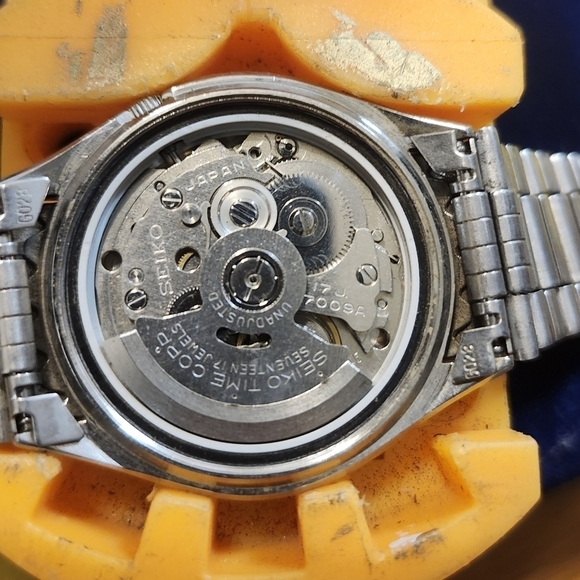 Vintage Seiko 7009-3599 17 Jewel mens watch 1990 Y2K - Picture 7 of 9